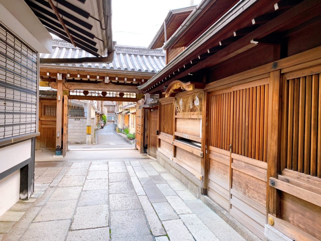 京都えびす神社　本殿裏